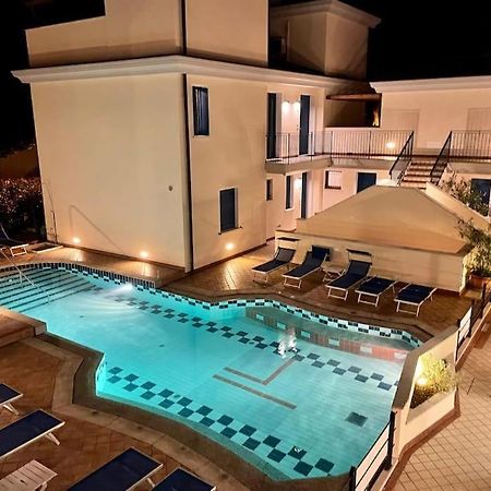 Апартаменты Borgo Al Mare Лидо-ди-Езоло Экстерьер фото