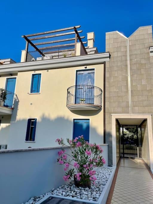 Апартаменты Borgo Al Mare Лидо-ди-Езоло Экстерьер фото