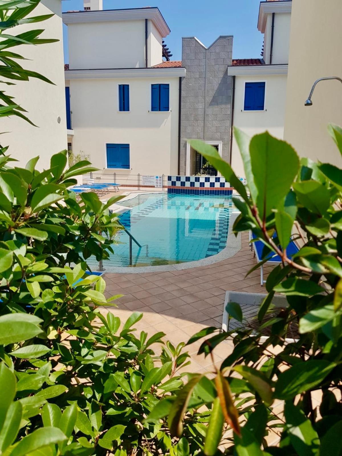 Апартаменты Borgo Al Mare Лидо-ди-Езоло Экстерьер фото